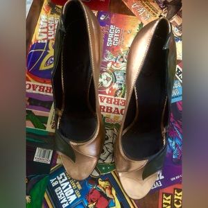 Authentic Stella McCartney Two tone open toe heels.